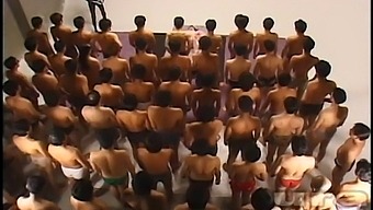 Asiatisk Orgie Med Uhæmmet Bukkake I Japan