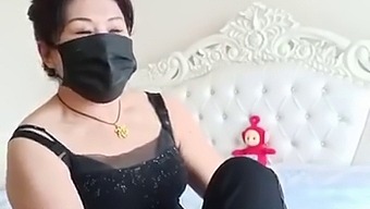 Mature Asian Woman Seeks Sexual Connection