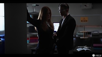 Hd-Pornostjerne Jia Lissa Tager En Frossen Cumshot I Sit Kollegieværelse