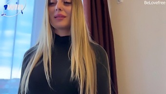 Turista Rubia De Grandes Tetas Folla En Un Hotel El Primer Día