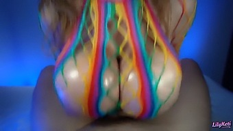 Una Chica De Tetas Naturales Está Cubierta De Semen En Un Encuentro Inspirado En El Hentai