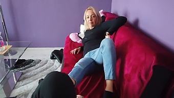 Amateur Foot Worship For A Blonde Babe
