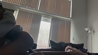 Pareja Amateur Disfruta De Sexo Intenso En El Sofá