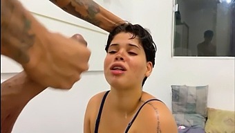 Esposa Brasileña Hace Una Mamada
