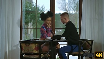Natural Beauty Gets Her Ass Licked In High Definition